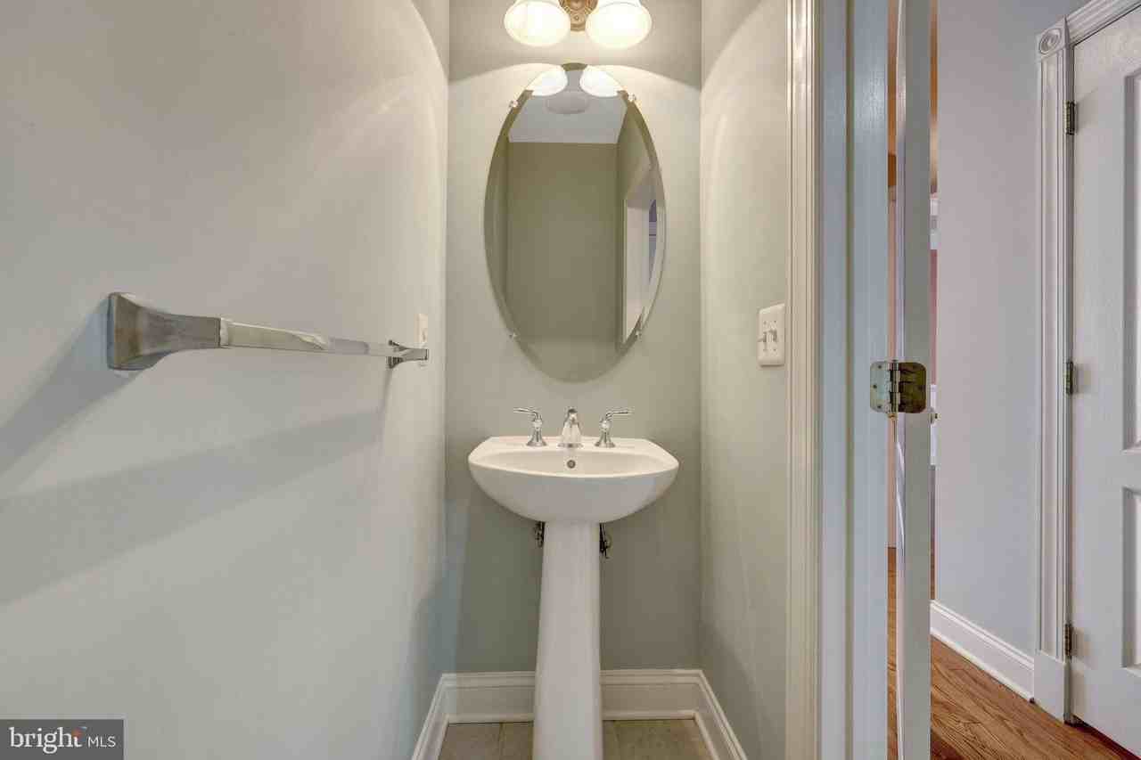 22862 Quante Sq - Photo 4 of 50