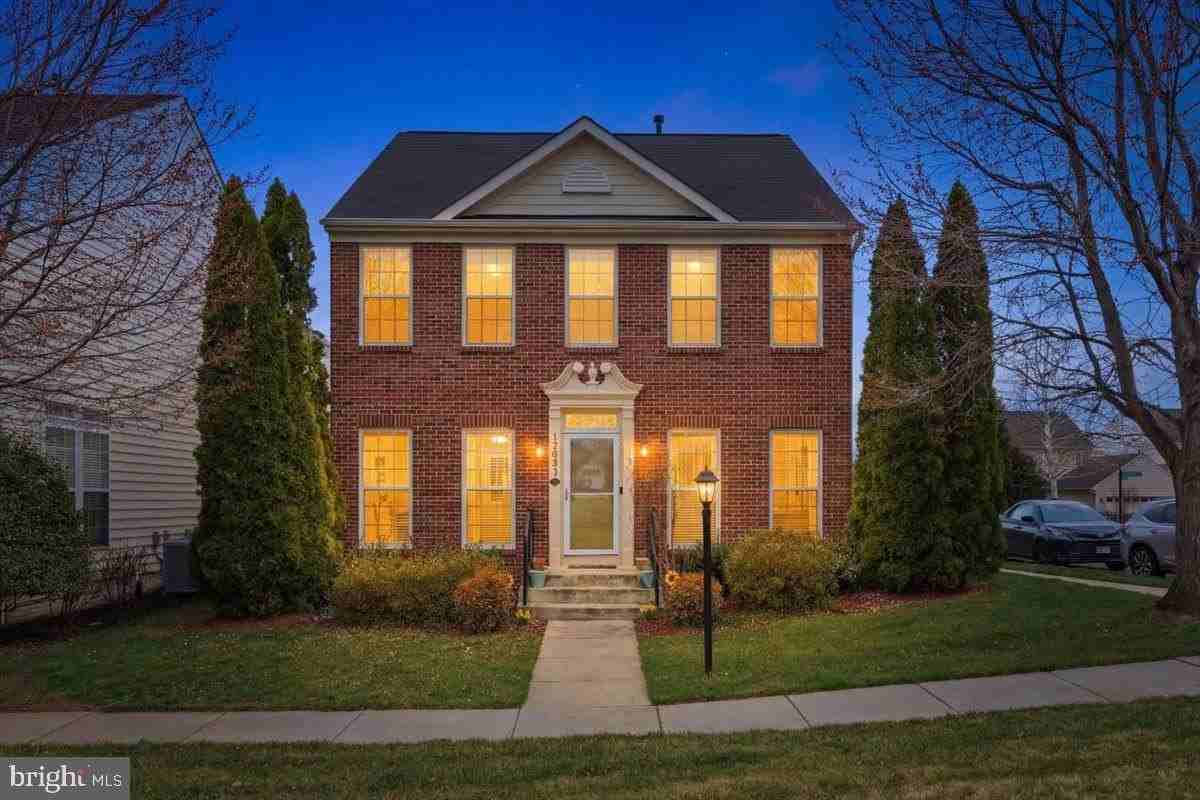 17037 Loftridge Ln - Photo 3 of 50