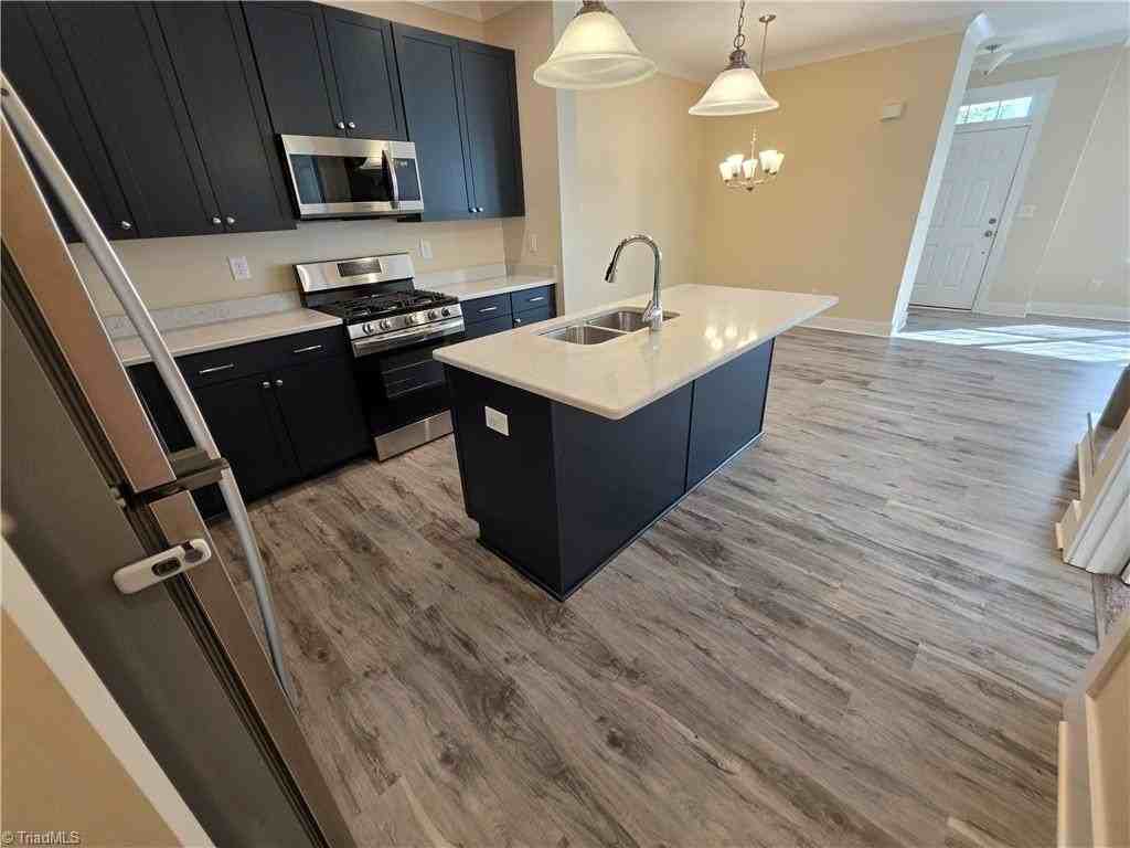 1751 Eastfall St - Photo 5 of 25
