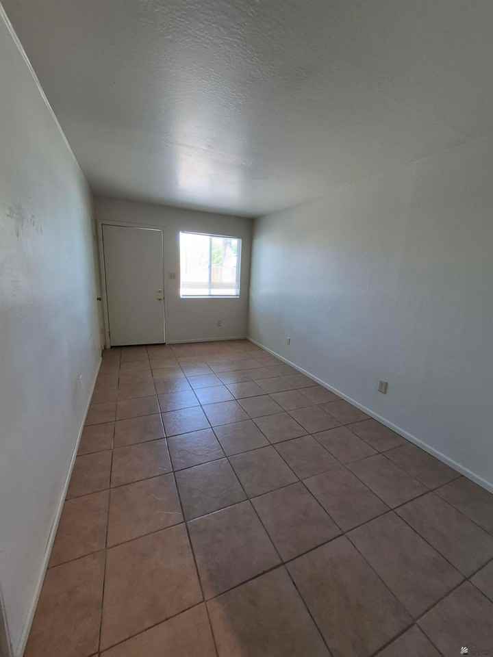 2040 S 11th Ave #D - Photo 4 of 13