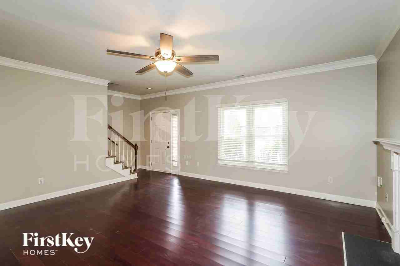802 Conway Pl - Photo 3 of 19