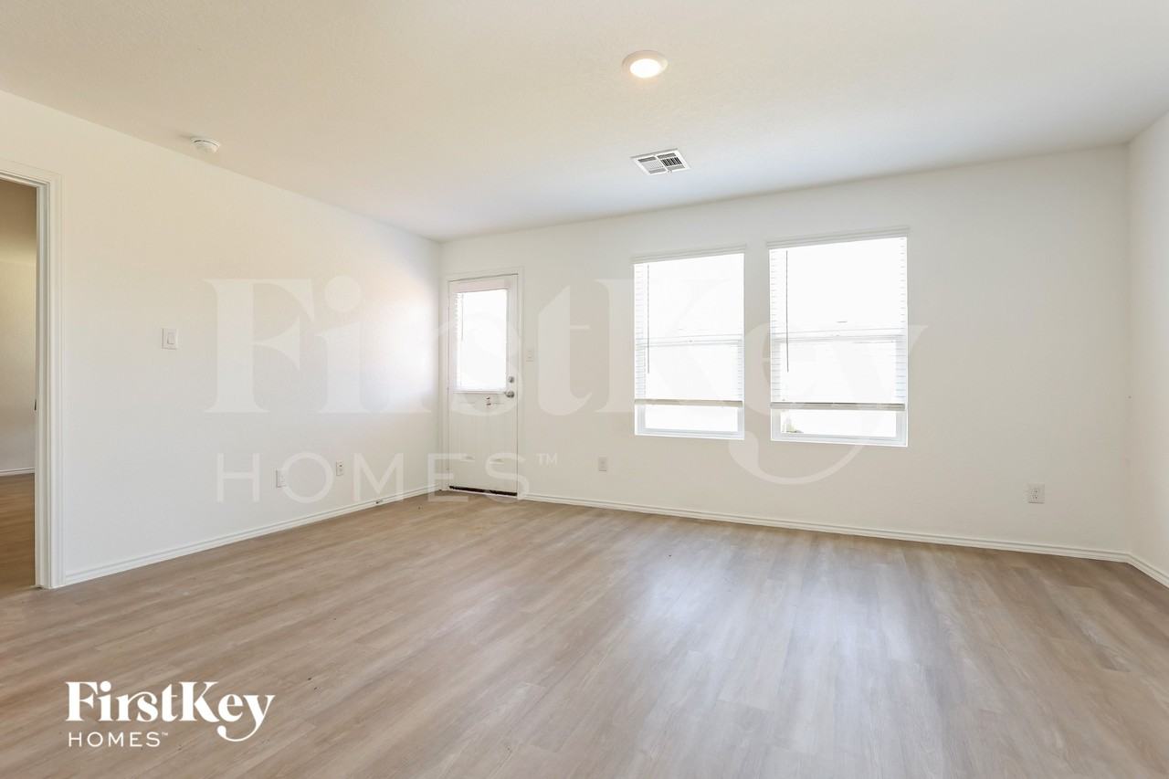 10630 Erinita Way - Photo 3 of 15