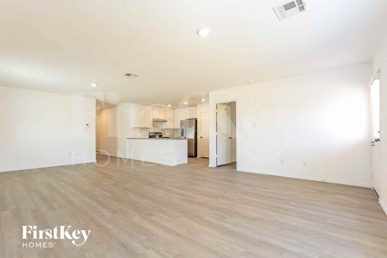 10630 Erinita Way - Photo 4 of 15