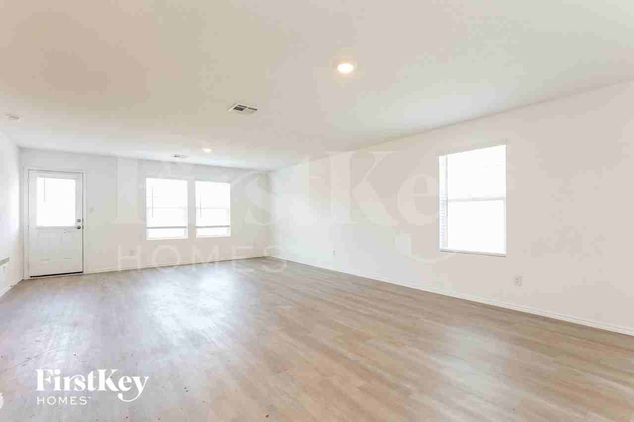10630 Erinita Way - Photo 5 of 15