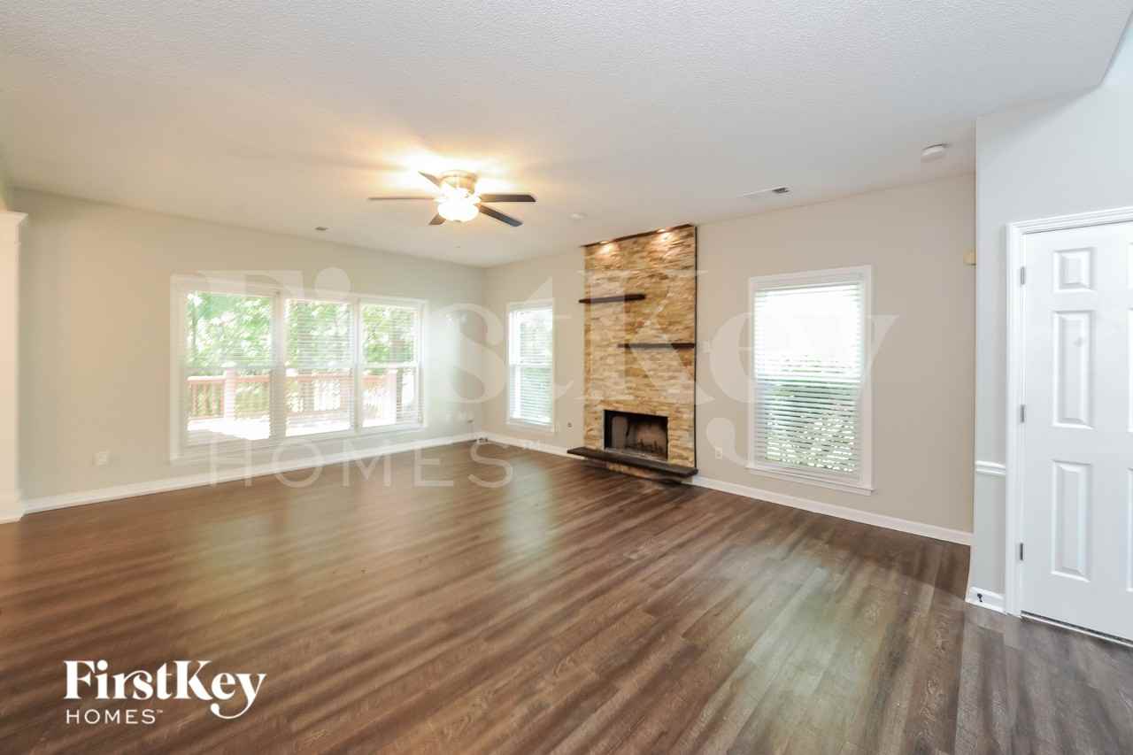 2218 Sprucewood Dr Nw - Photo 4 of 15