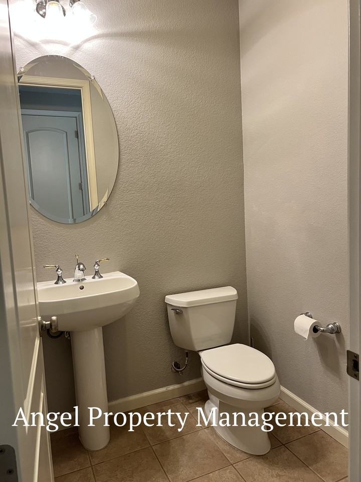 10113 Annie St #1 - Photo 5 of 18