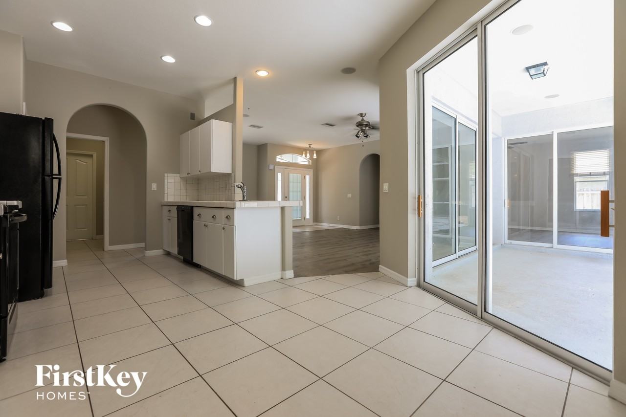 3773 Eagle Pass St - Photo 5 of 15