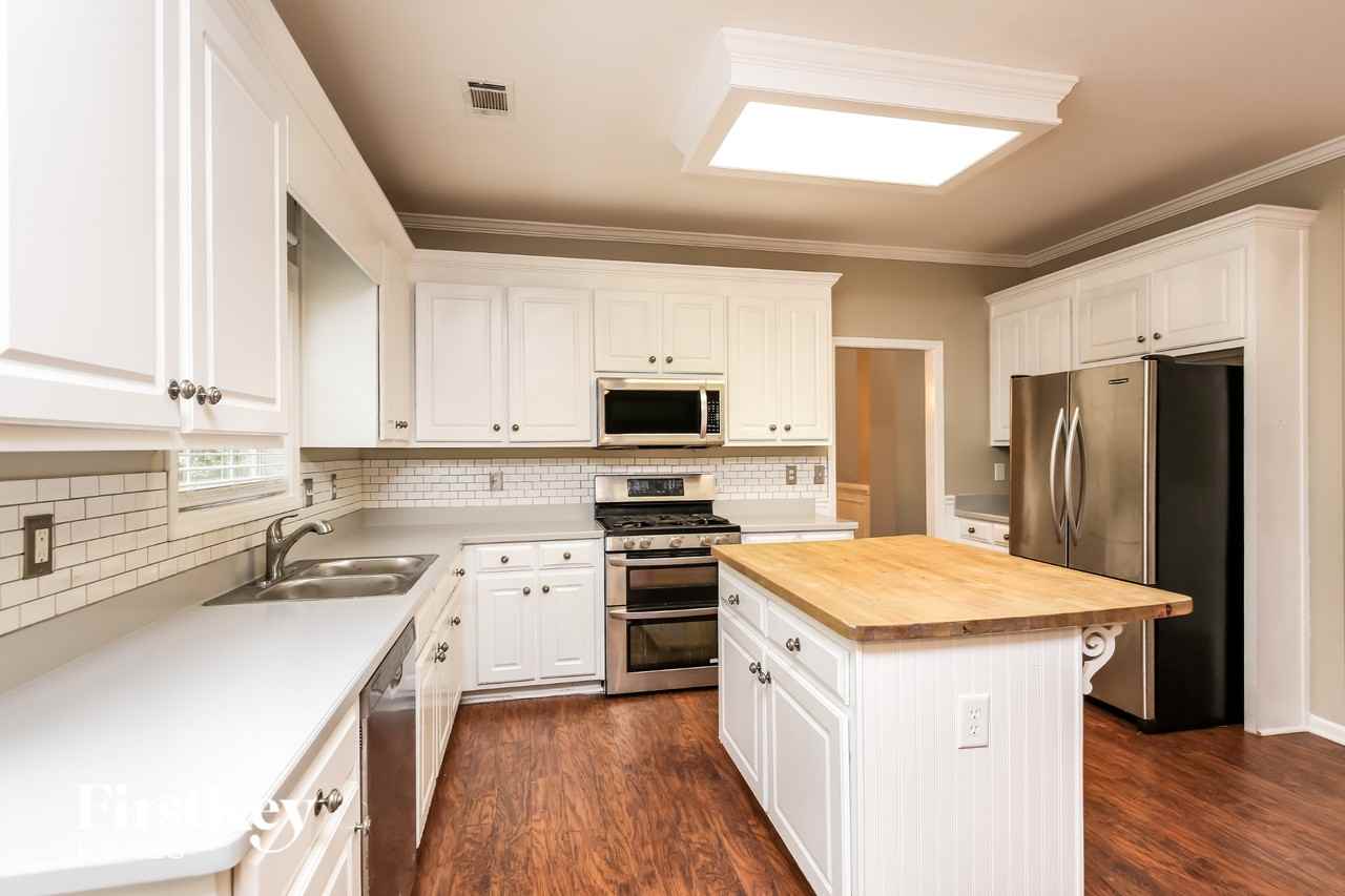 5948 Mathias Way - Photo 6 of 15