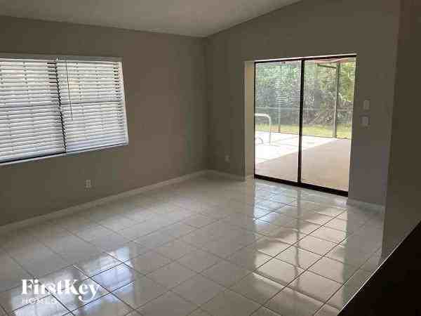 5524/5516 Veracruz Terrace - Photo 2 of 11
