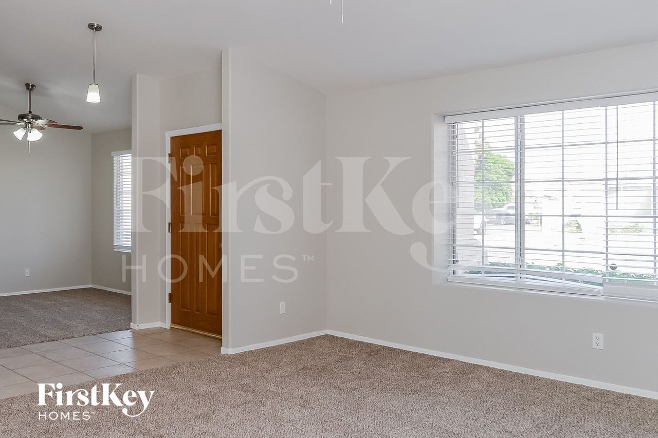 6511 E Menlo St - Photo 5 of 15