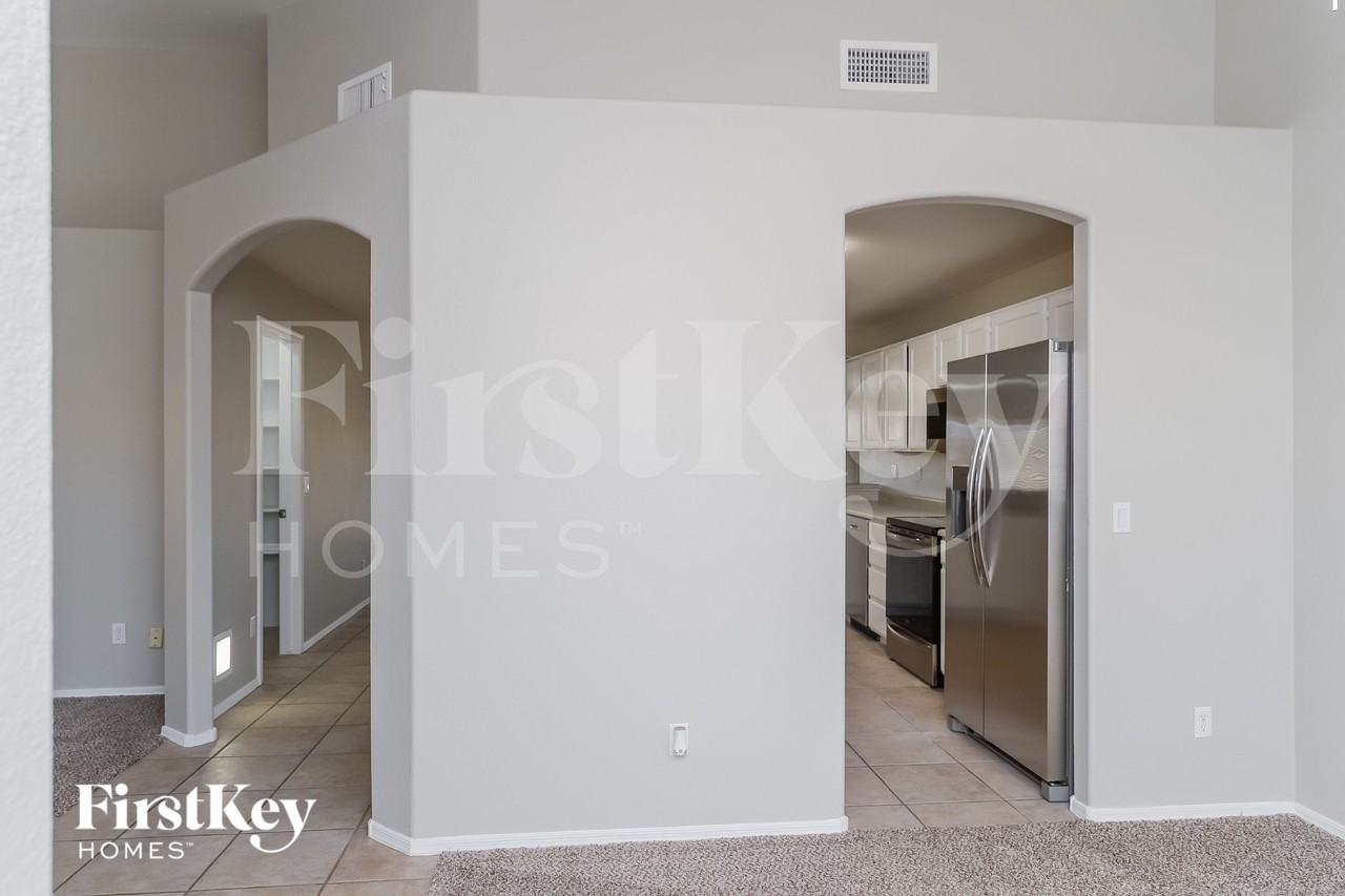 6511 E Menlo St - Photo 6 of 15