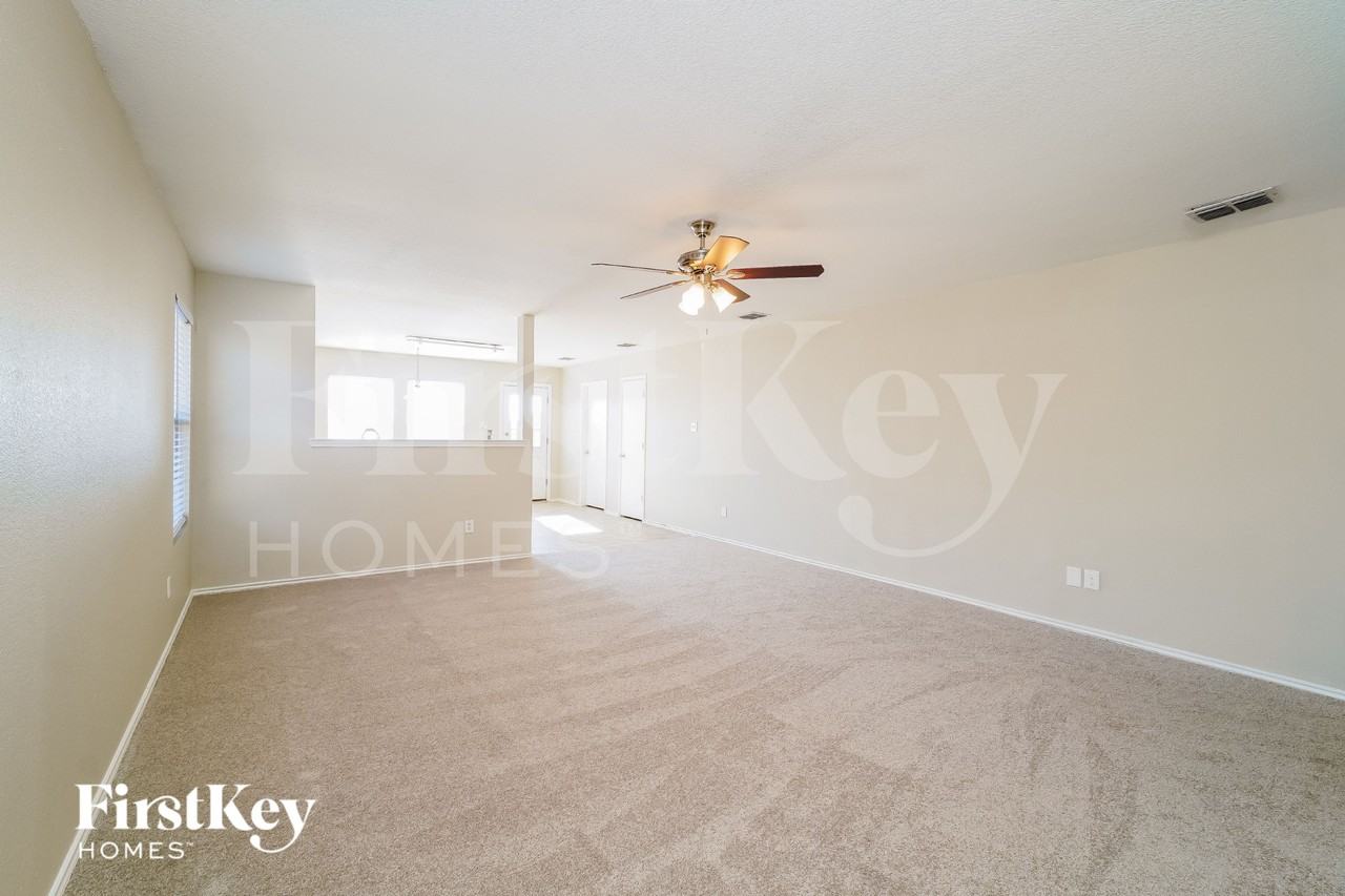 808 Moss Glen Trl - Photo 5 of 15
