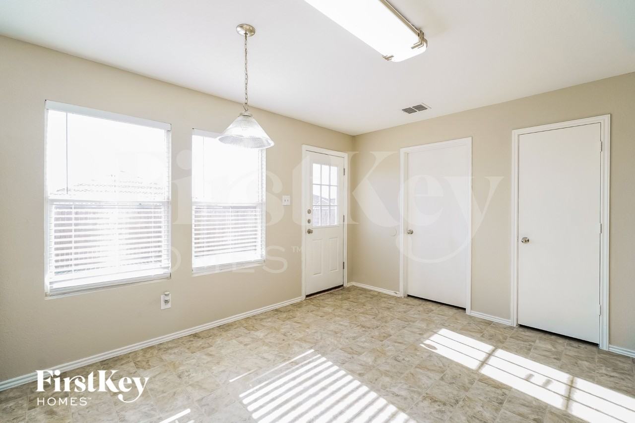 808 Moss Glen Trl - Photo 6 of 15