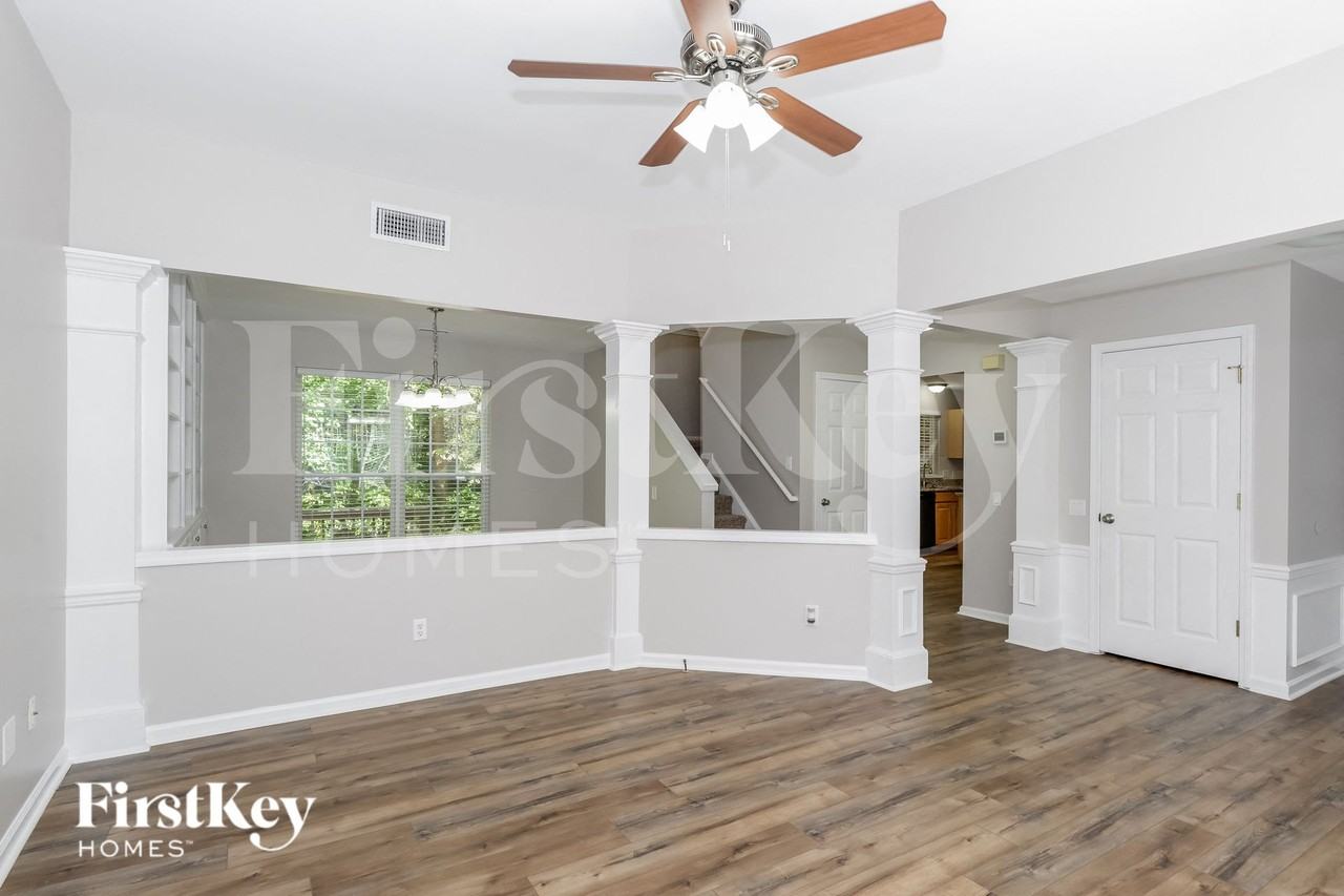 1546 Rumstone Ln - Photo 4 of 15
