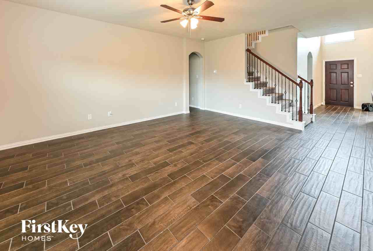 10019 Chase Ct - Photo 2 of 15