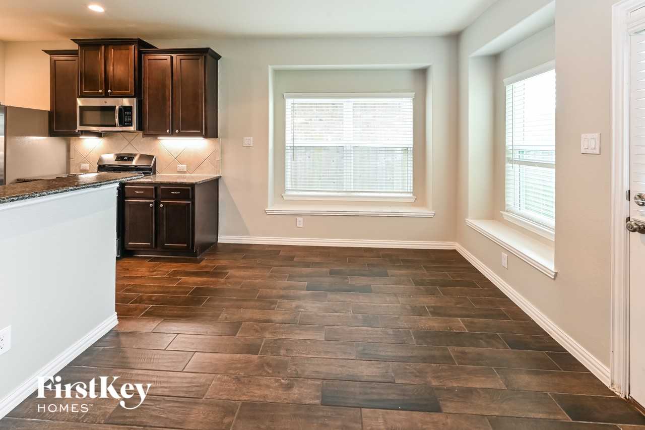 10019 Chase Ct - Photo 5 of 15