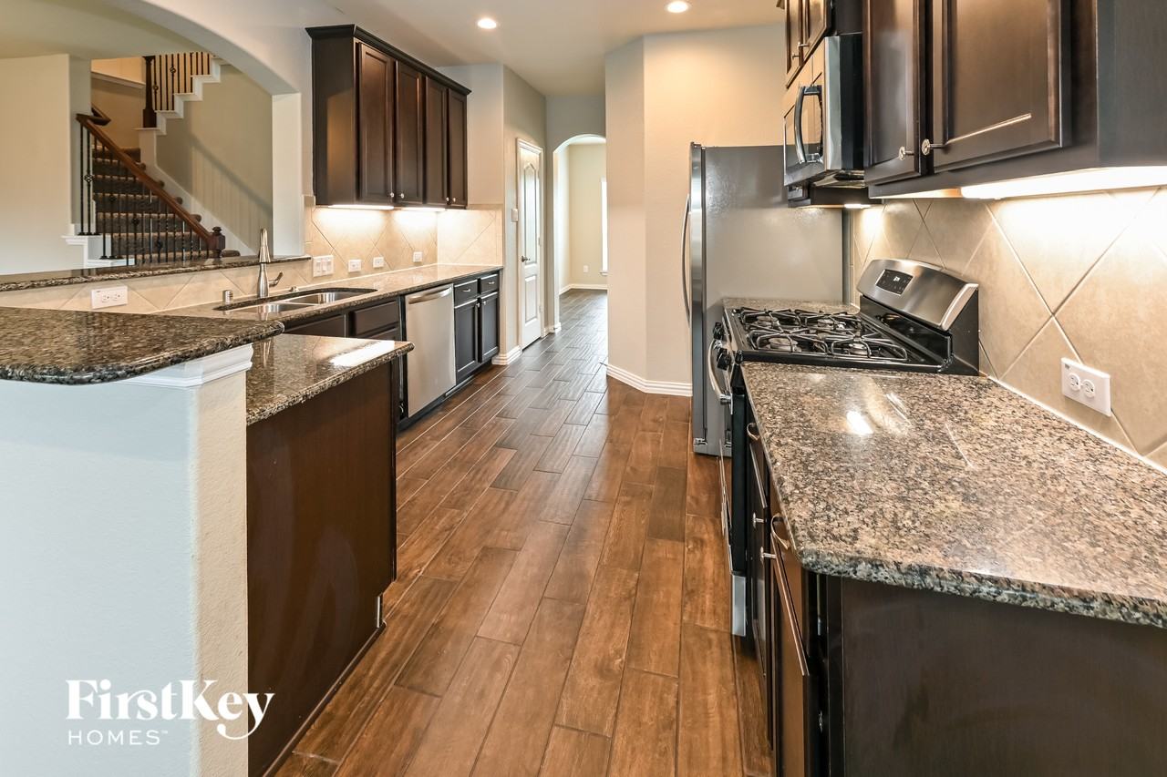 10019 Chase Ct - Photo 6 of 15