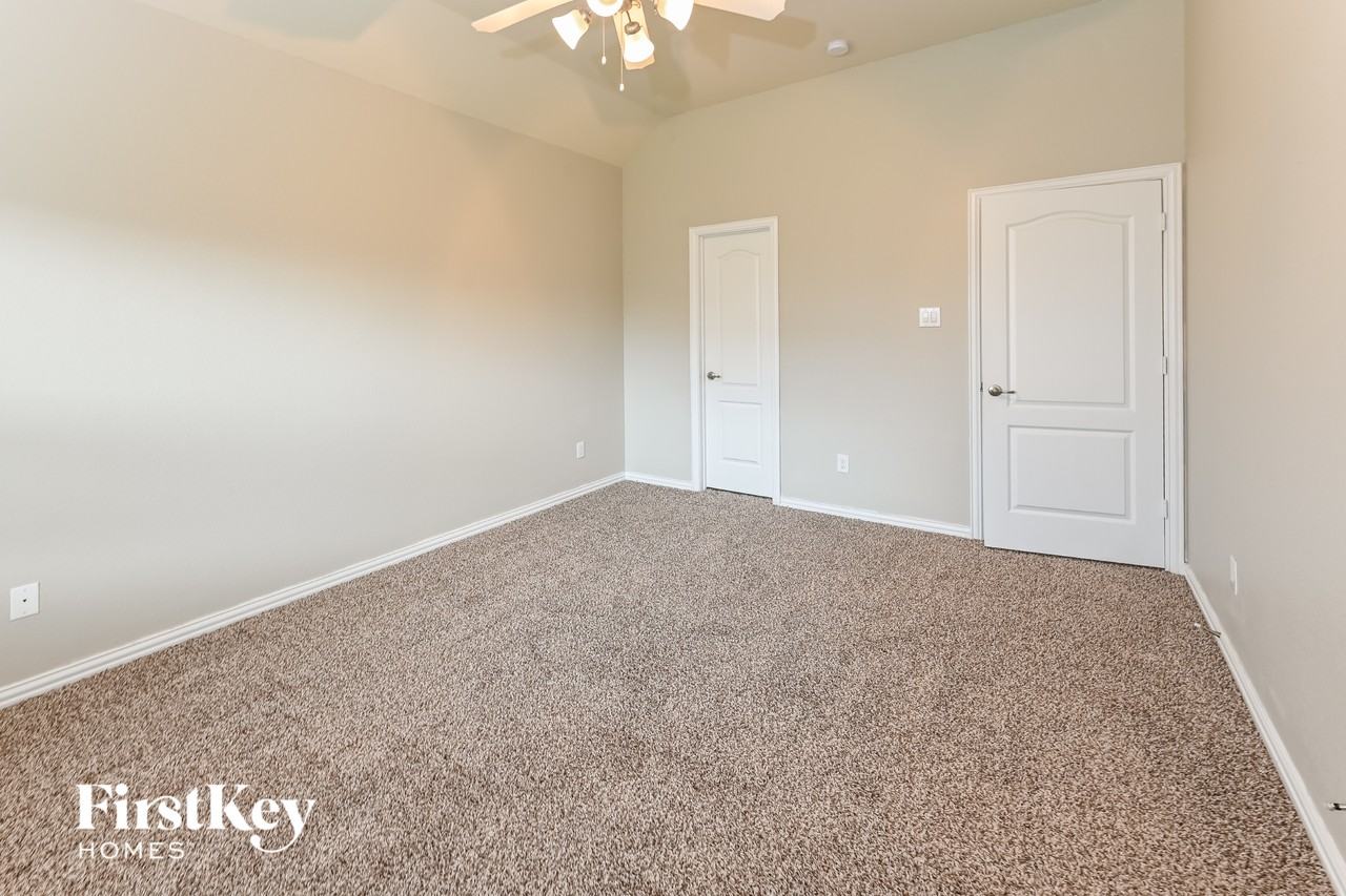 10019 Chase Ct - Photo 7 of 15