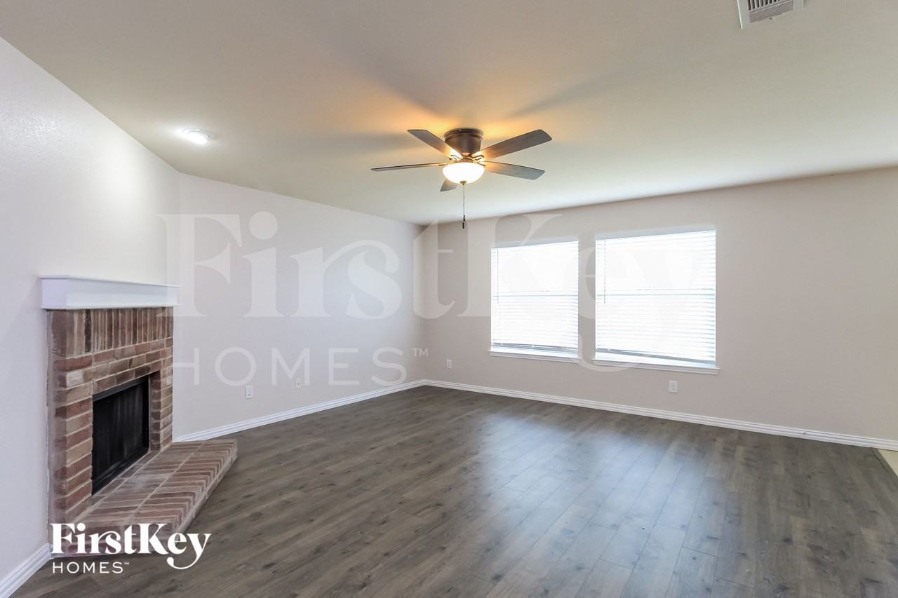 5704 Mountain Bluff Dr - Photo 3 of 15