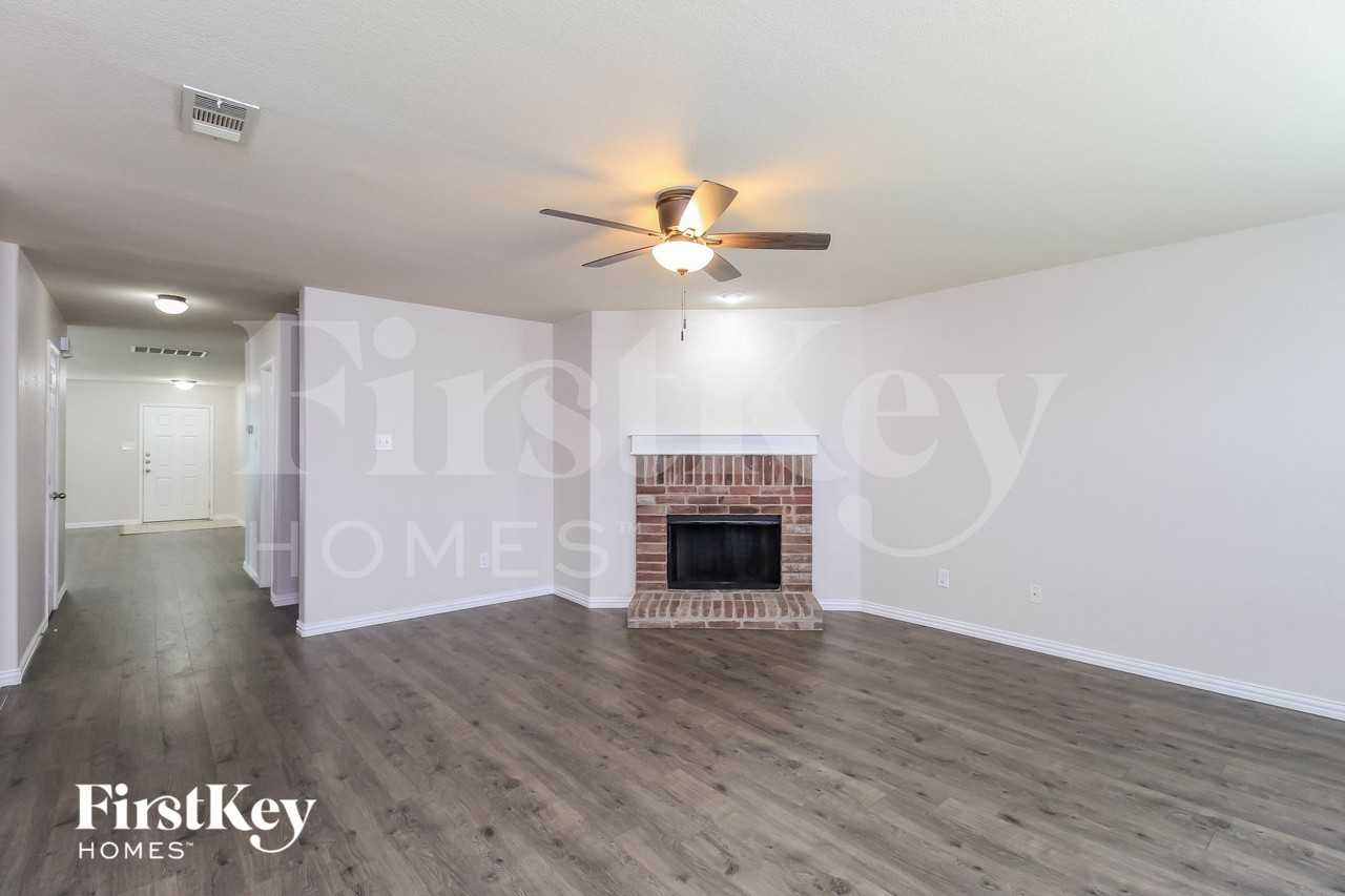 5704 Mountain Bluff Dr - Photo 4 of 15
