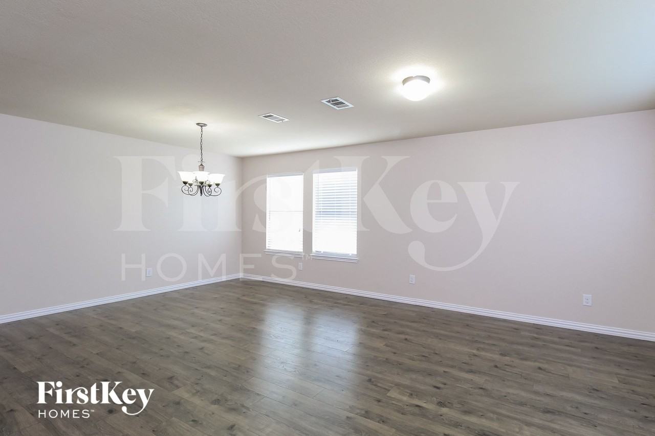 5704 Mountain Bluff Dr - Photo 5 of 15