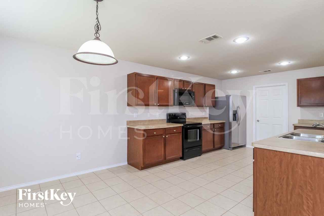 5704 Mountain Bluff Dr - Photo 6 of 15