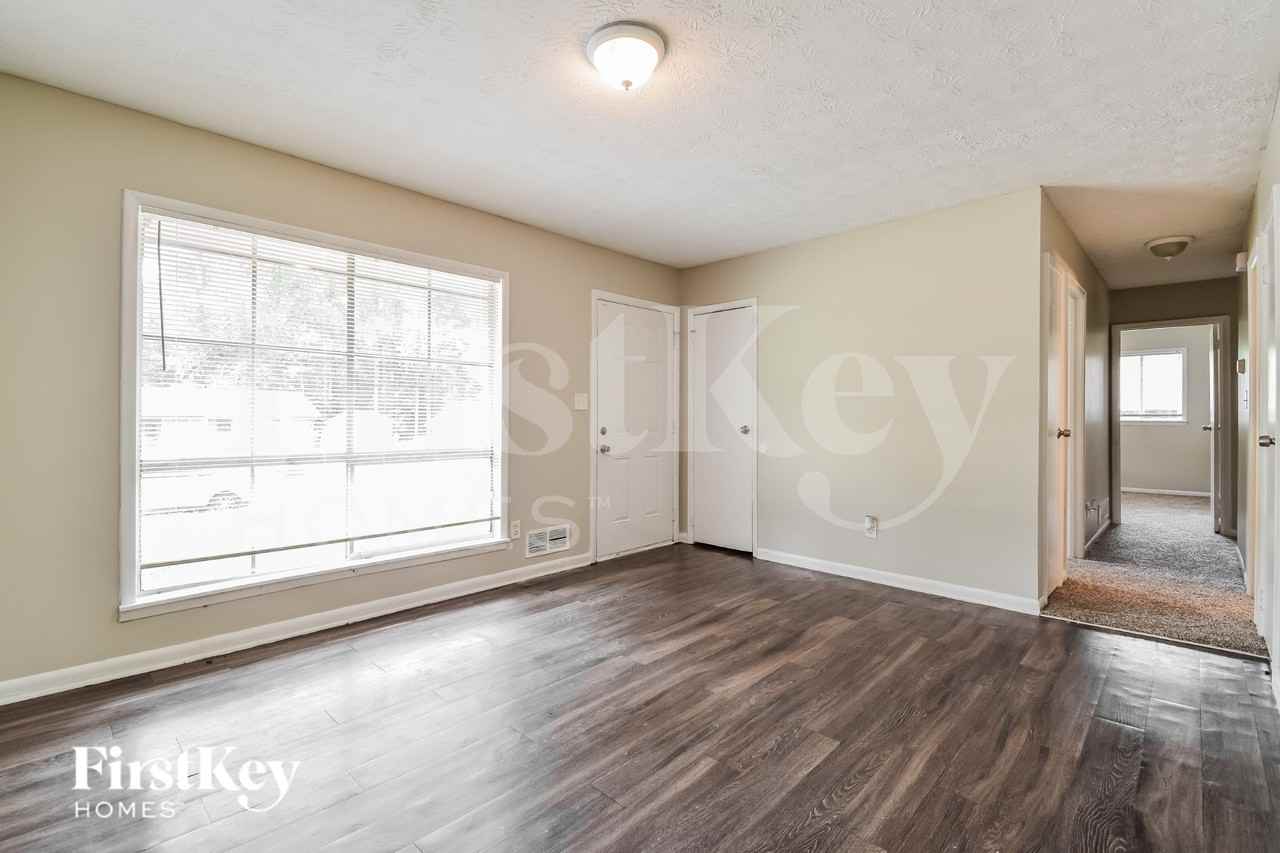 1364 Labelle St - Photo 3 of 17