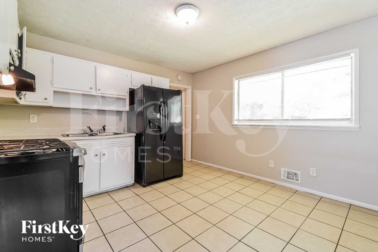 1364 Labelle St - Photo 5 of 17