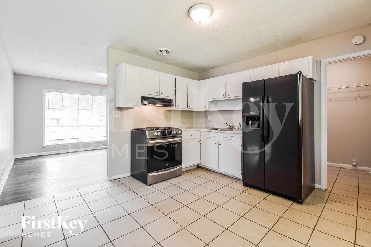 1364 Labelle St - Photo 6 of 17