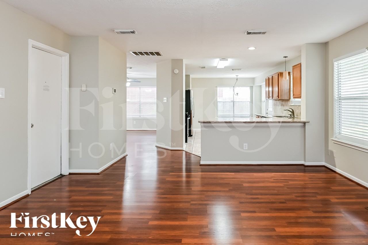 19022 Forest Trace Dr - Photo 3 of 15