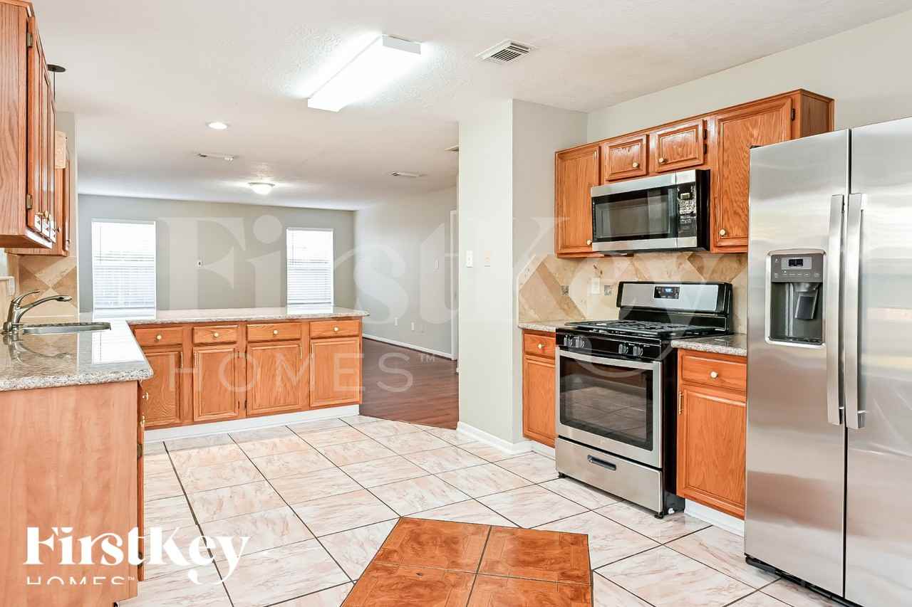19022 Forest Trace Dr - Photo 5 of 15