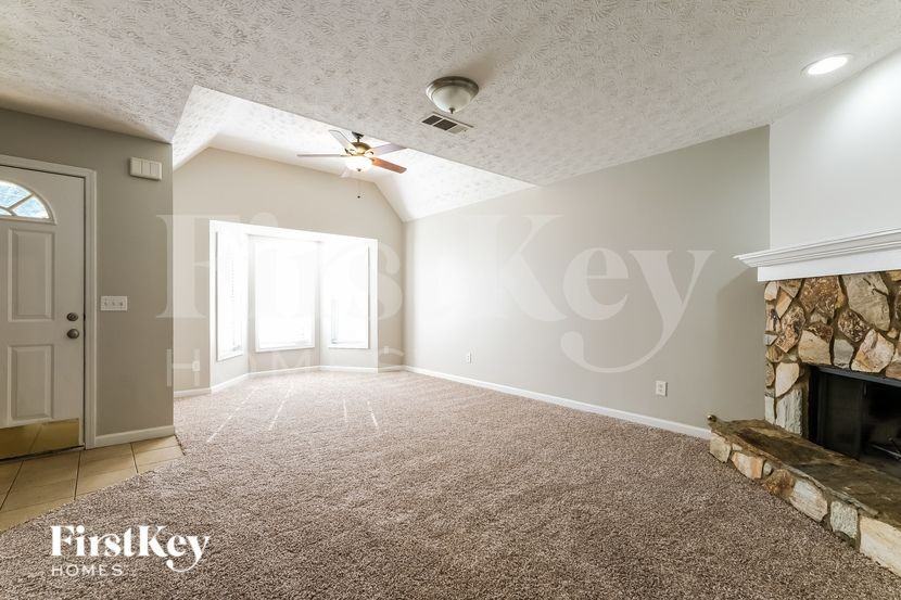 819 Overlook Trl - Photo 3 of 16