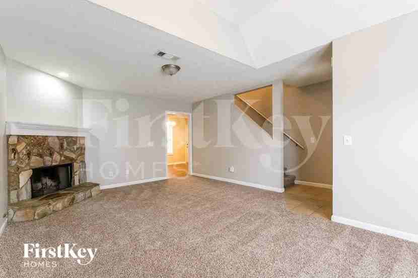 819 Overlook Trl - Photo 4 of 16
