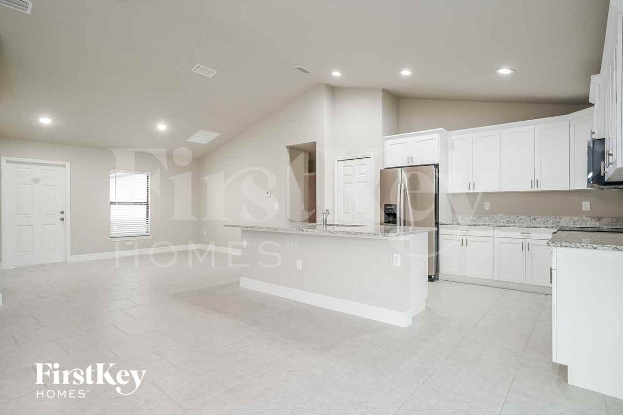 5134 Centennial Blvd - Photo 3 of 15