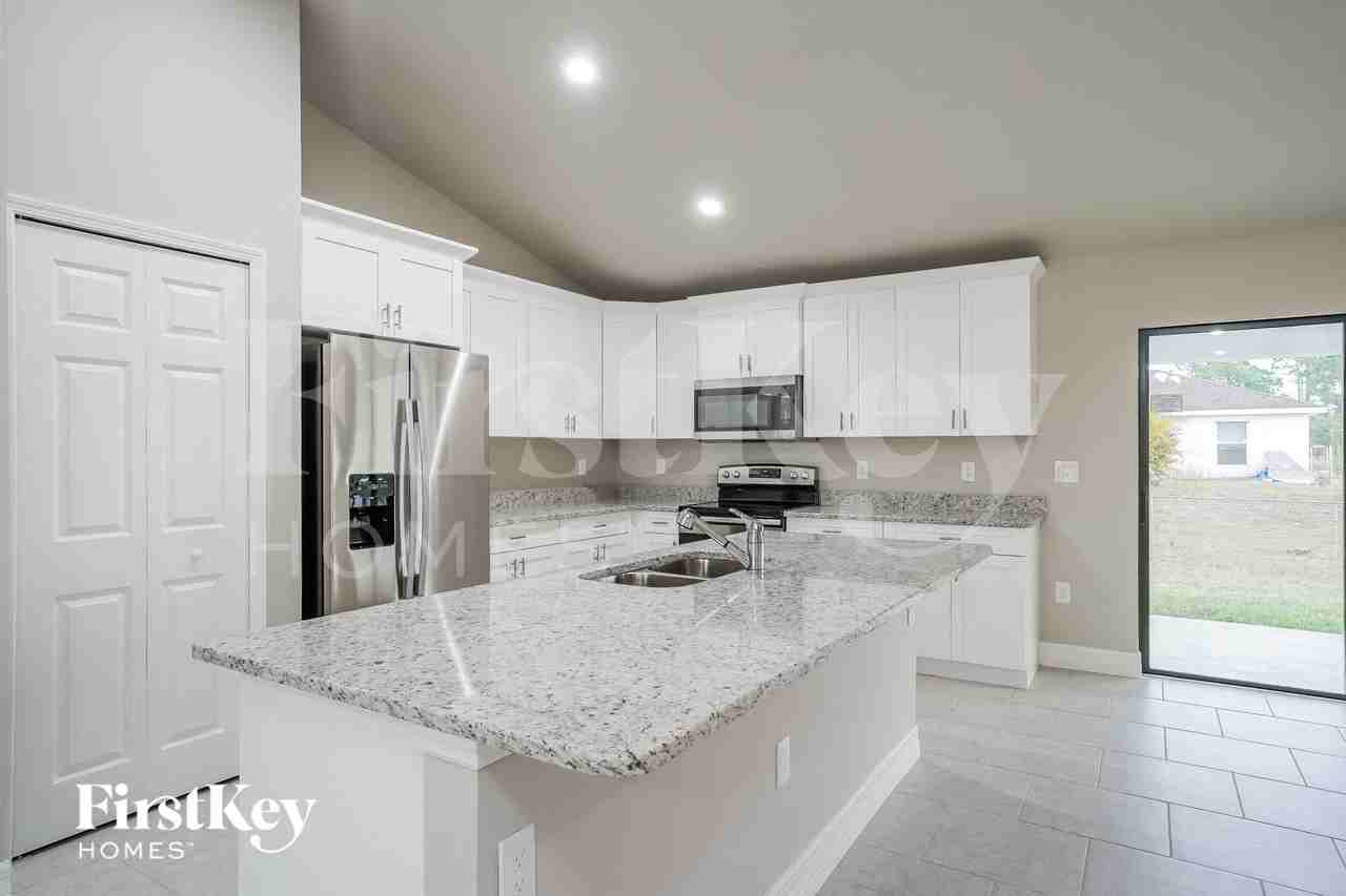 5134 Centennial Blvd - Photo 4 of 15