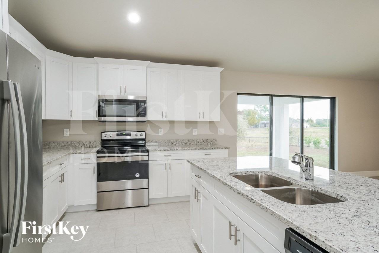 5134 Centennial Blvd - Photo 5 of 15