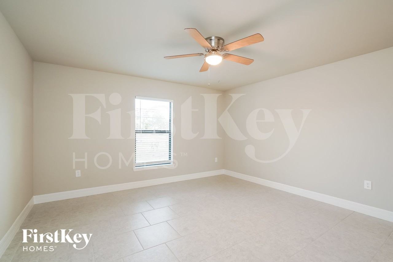 5134 Centennial Blvd - Photo 7 of 15