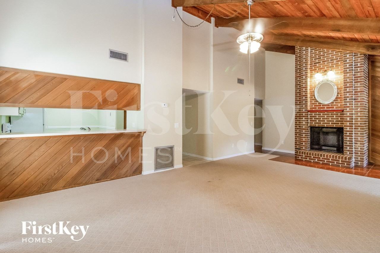 916 Cypresswood Ct - Photo 2 of 15