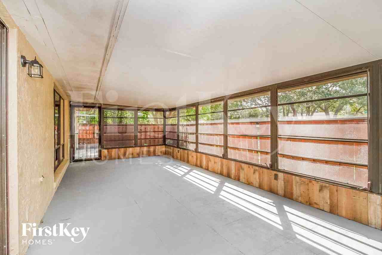 916 Cypresswood Ct - Photo 7 of 15