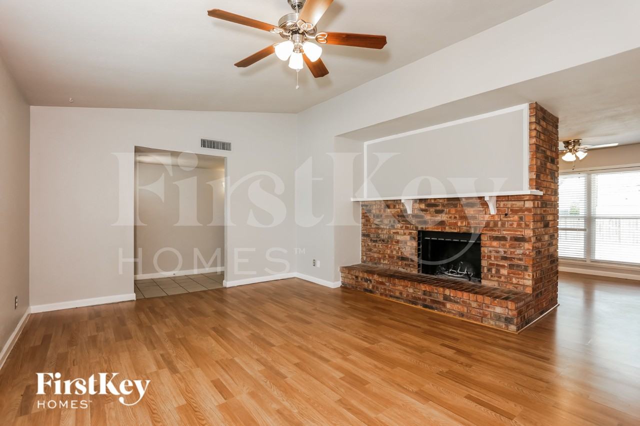 9113 Linda Vista Dr - Photo 2 of 16