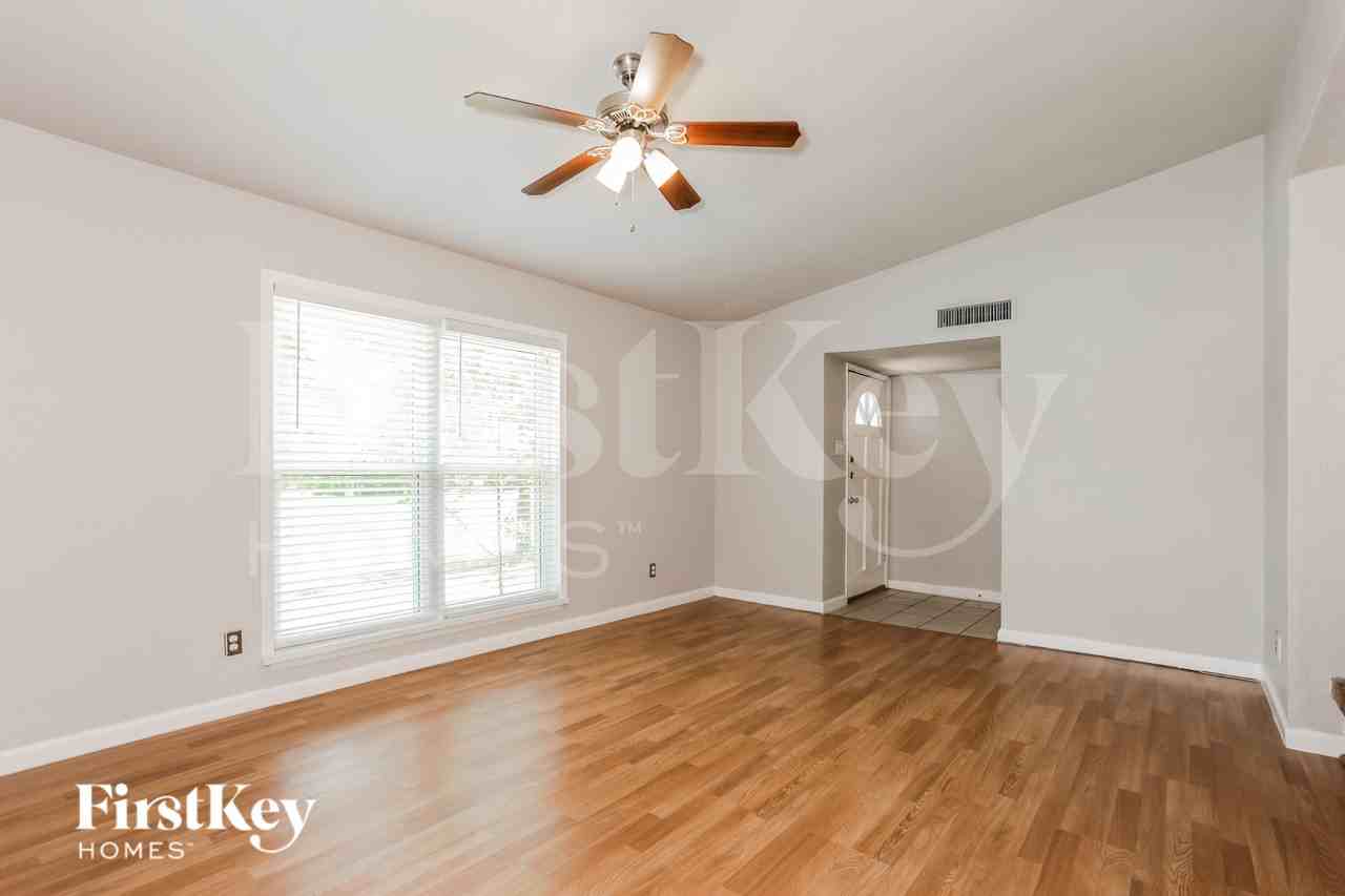 9113 Linda Vista Dr - Photo 3 of 16