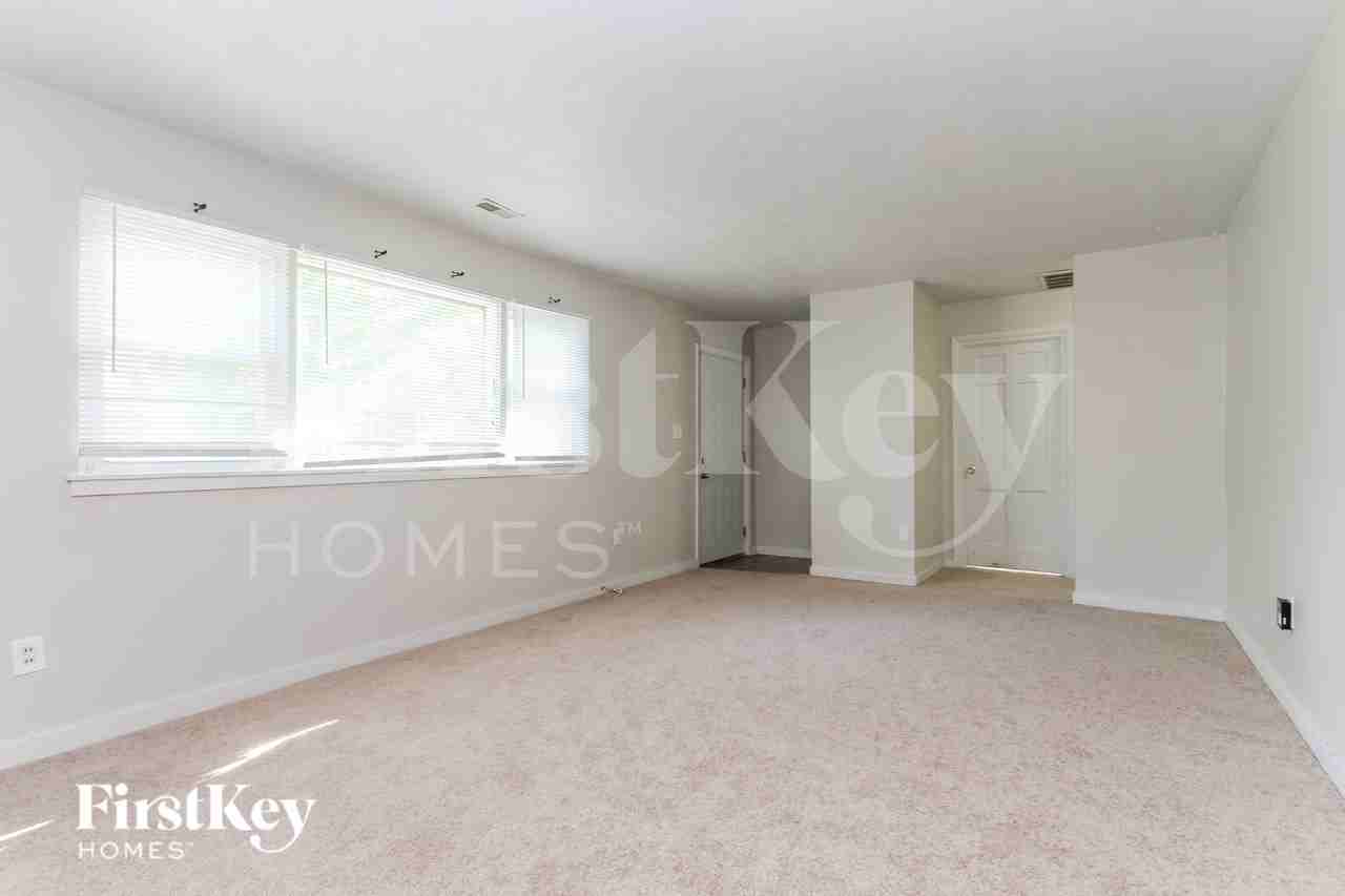 6256 Raleigh Dr - Photo 3 of 15