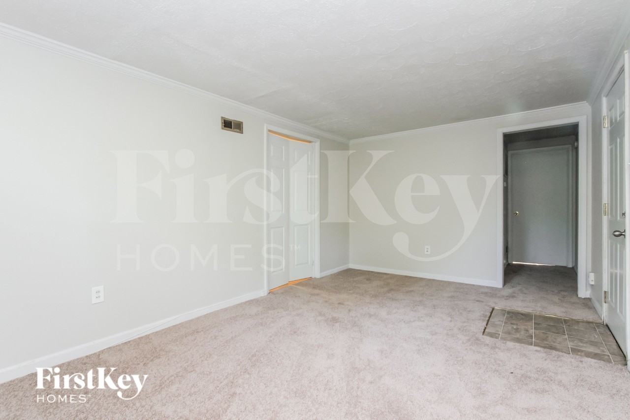 6256 Raleigh Dr - Photo 4 of 15