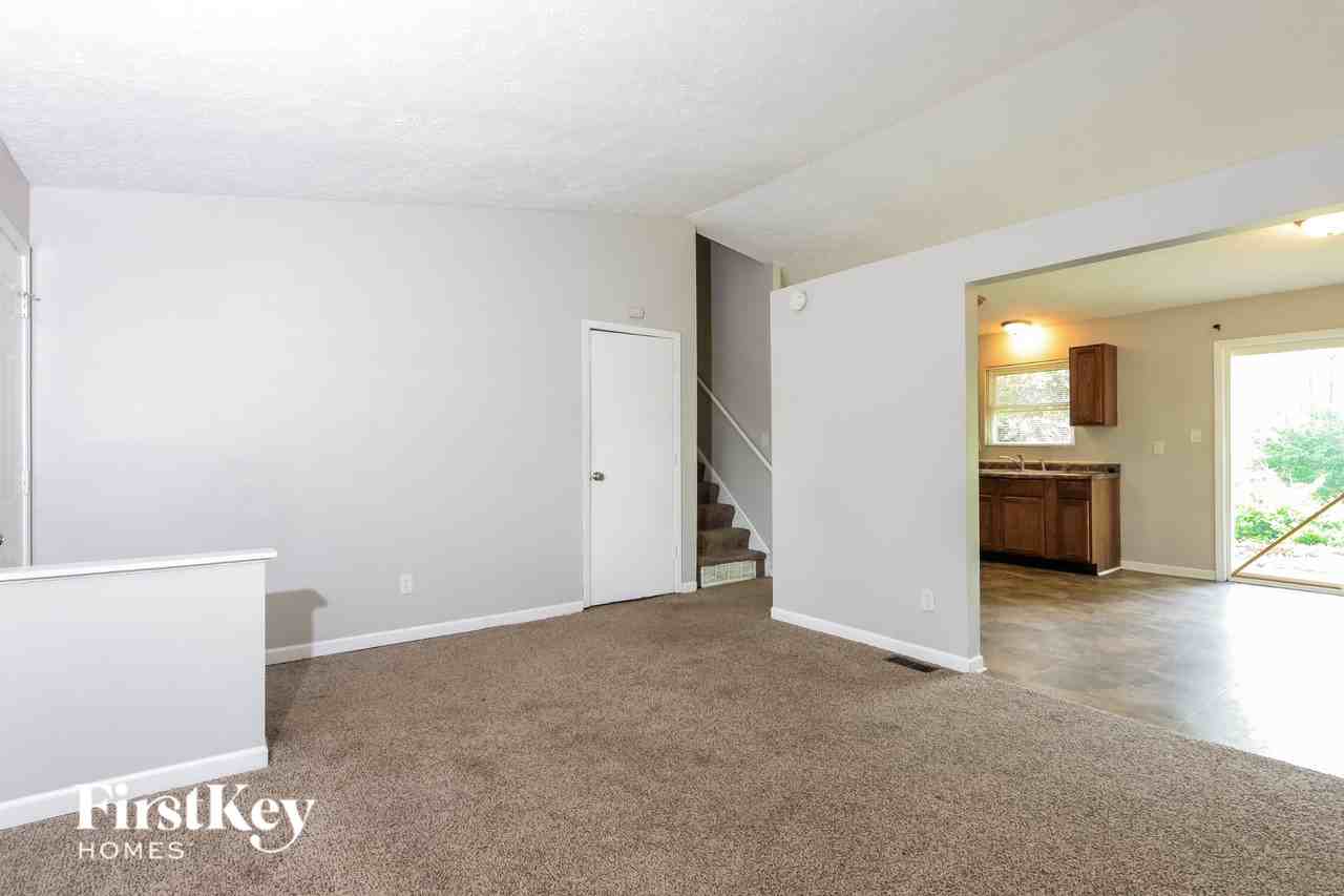 5606 Winship Dr - Photo 3 of 15