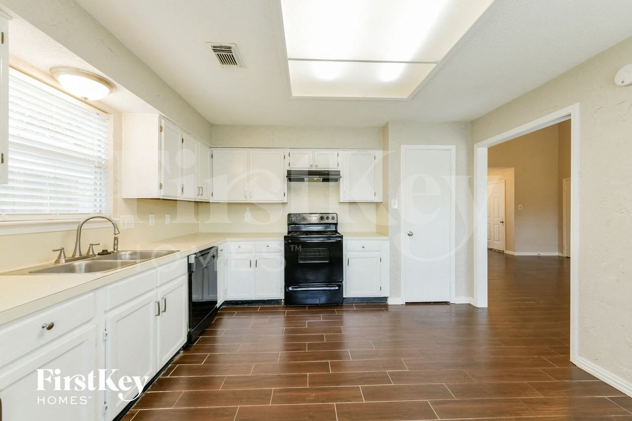 5030 Maurita Dr - Photo 6 of 15