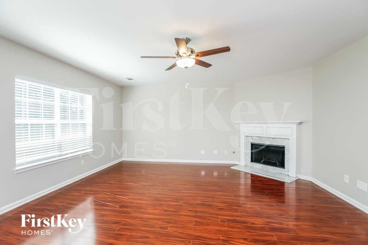 483 Baywood Way - Photo 2 of 18