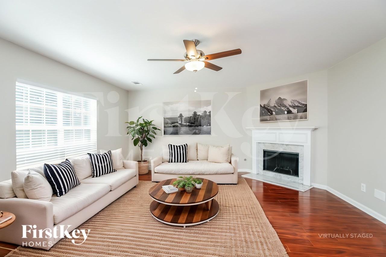 483 Baywood Way - Photo 3 of 18