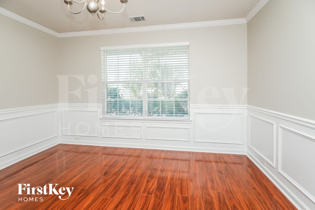 483 Baywood Way - Photo 4 of 18
