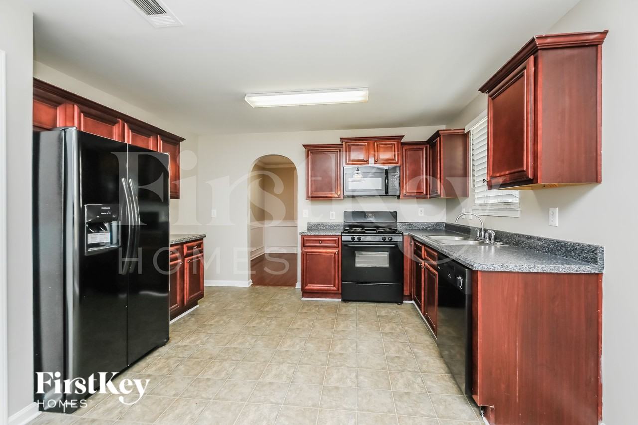 483 Baywood Way - Photo 6 of 18