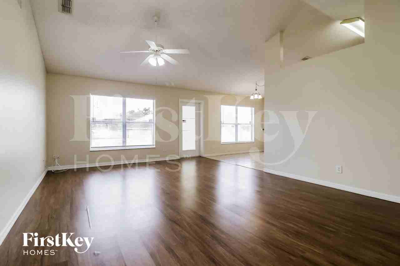 403 Danube Dr - Photo 2 of 15